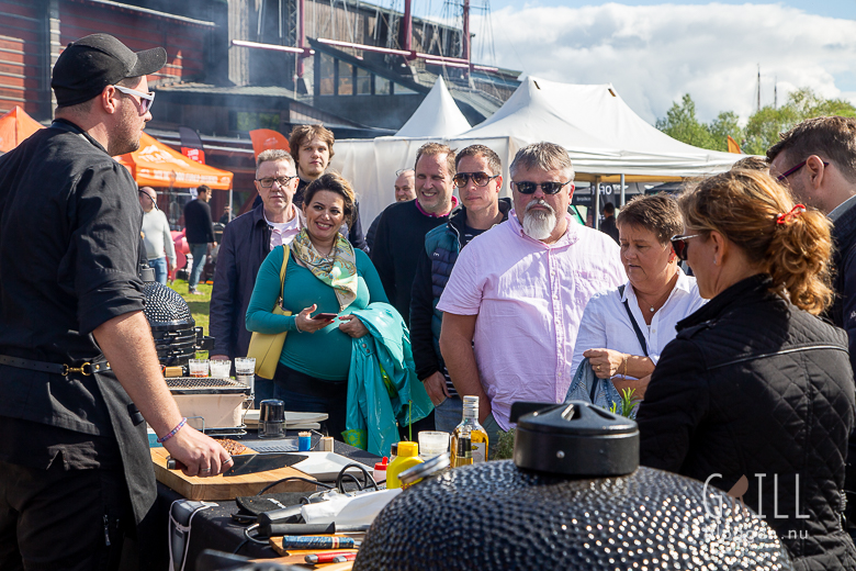 grillmassan 2019 IMG 7467 Robin Edsmyr när han pratade om smashburgers.